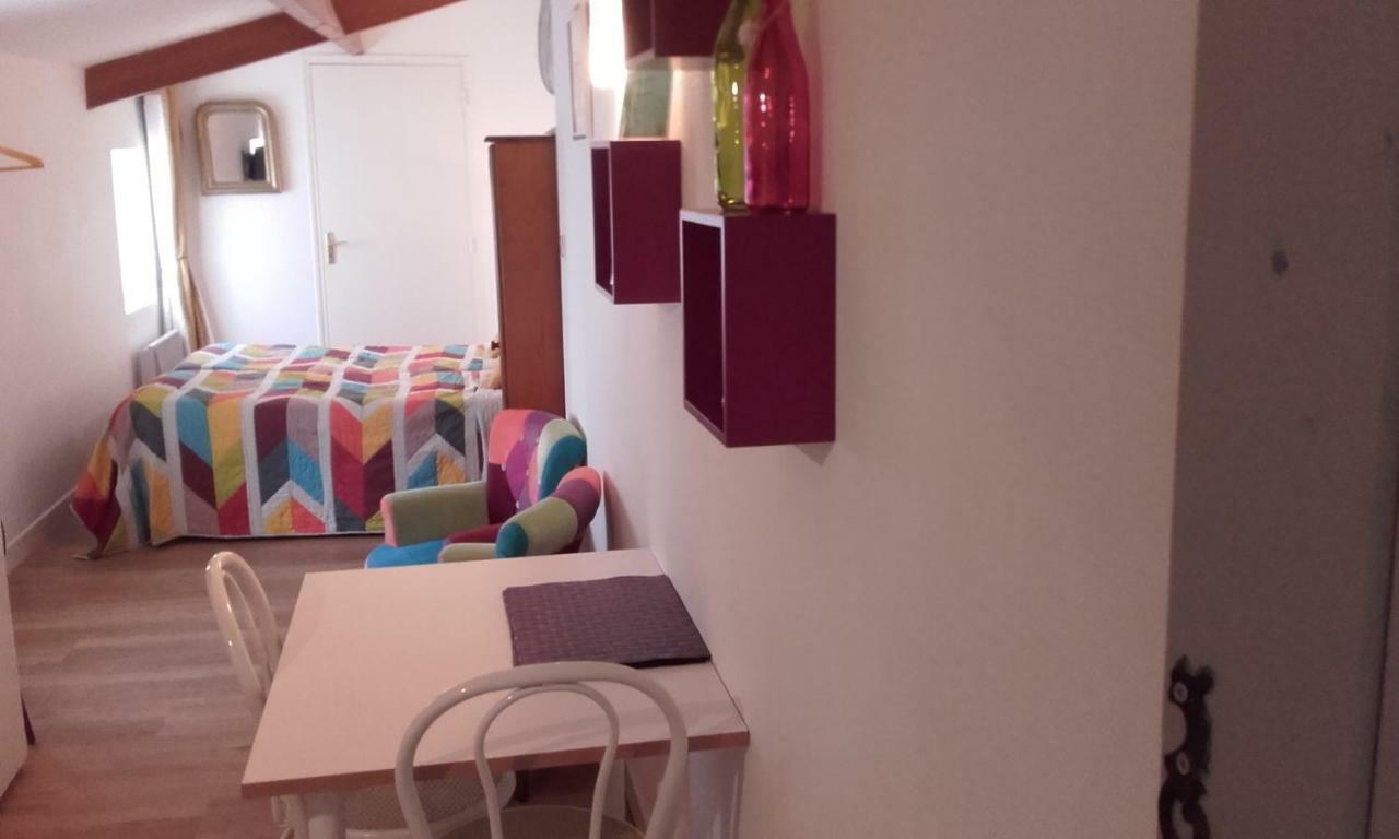 Chambre D'Hotes La Tour De Brazalem เนรัค ภายนอก รูปภาพ